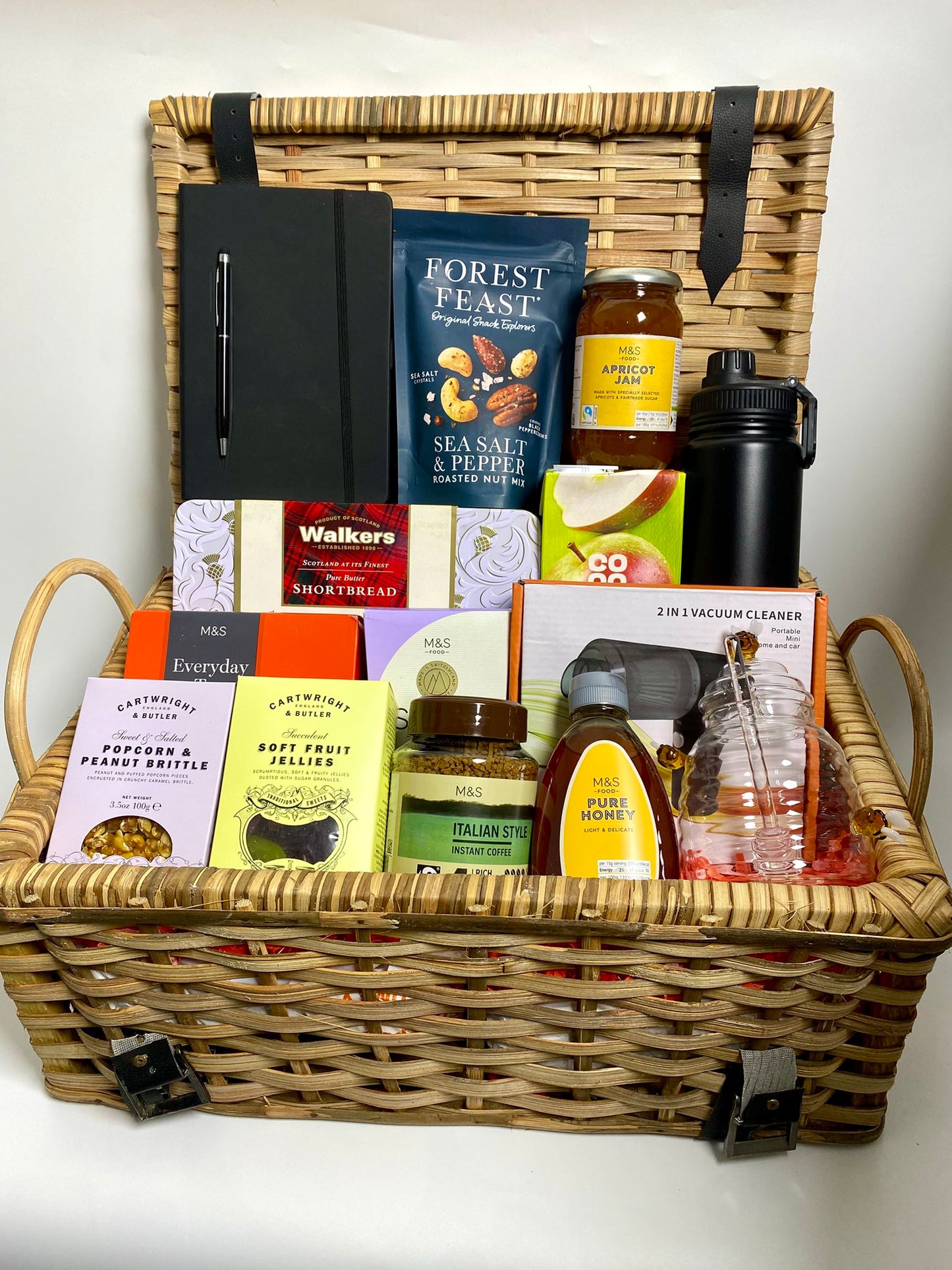 Cane Luxury Hamper