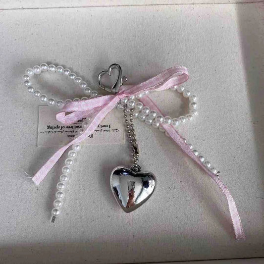 Pearl pendant with pink bow