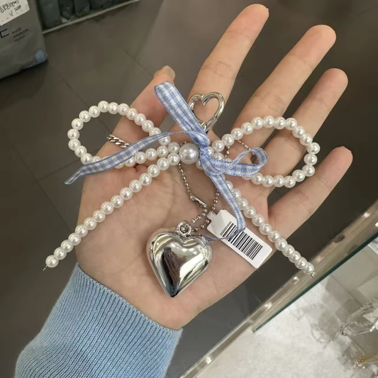 Pearl pendant with blue bow